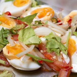 ยำไข่ต้ม