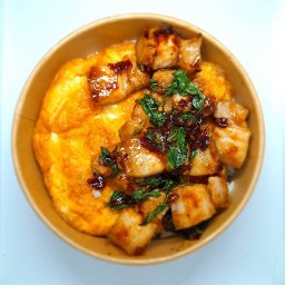 กะเพราแท้ X ไข่ข้น