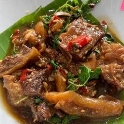 ผัดกระเพราเนื้อตุ๋น