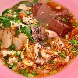 เกาเหลา หมูรวม ทุกอย่าง  (ไส้อ่อน ขาดตลาดนะครับ)