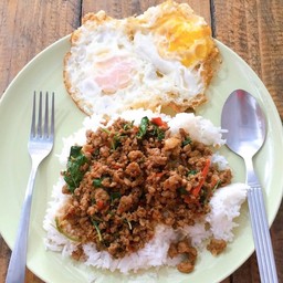 กระเพาหมูสับ+ไข่ดาว