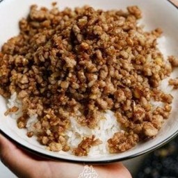 ข้าวเนื้อสับกระเทียม