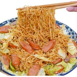 ผัดมาม่าไส้กรอก