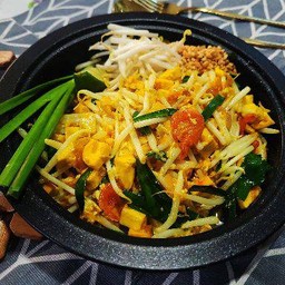 เกาเหลาผัดไทย