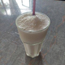 มะพร้าวปั่นนมสด코코넛 유우 스무티 coconut and milk blend