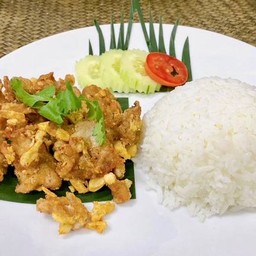 ทอดกระเทียม (ราดข้าว)