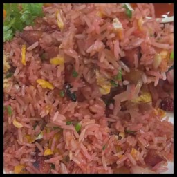 ข้าวผัดกุนเชียงสีชมพู