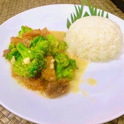ผัดบร็อคโคลี(ราดข้าว)