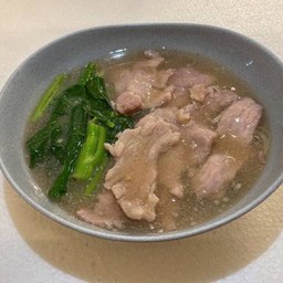 เส้นใหญ่ราดหน้าหมูหมัก พิเศษ