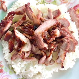คอหมูย่างราดข้าว