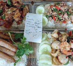 ข้าวกระเพราคอหมูย่าง