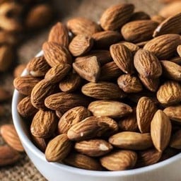 อัลมอลล์ (เม็ดเต็ม) 50g