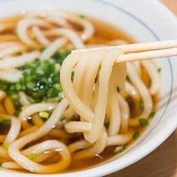 อูด้งไก่ (ซุปโชยุน้ำใส)