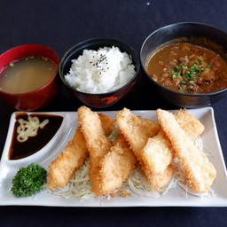 Fried Salmon Curry Rice Set ข้าวแกงกะหรี่ม่อนทอด+ซุปมิโสะ