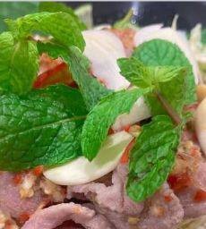 หมูมะนาวน้ำจิ้มรสแซ่บๆต้องลอง