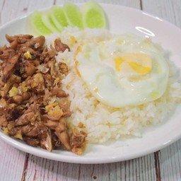 หมูทอดกระเทียมราดข้าว