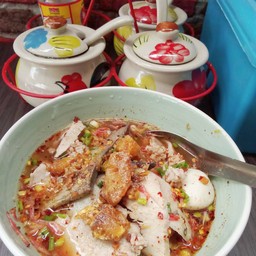 ก๋วยเตี๋ยวต้มยำหมู เครื่องใน (น้ำ)