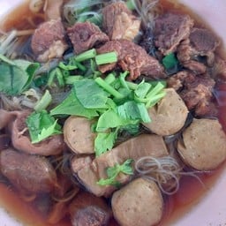 ก๋วยเตี๋ยวเนื้อตุ๋น
