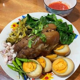 ขาหมู คุณพ่อลูกสาม