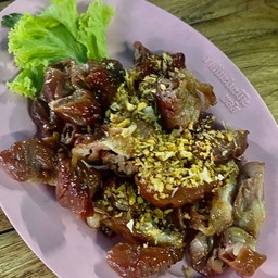 ใส้ทอดกระเทียม