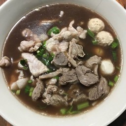 ก๋วยเตี๋ยวริมทาง