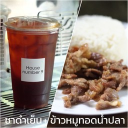 ชาดำเย็น + ข้าวหมูชิ้นทอดน้ำปลา