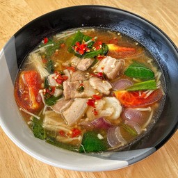 [อร่อยซ่ากับโค้ก] ต้มยำหมู 3 ชั้นตุ๋น นุ่ม แซบ พร้อมข้าวไข่ข้น +  โค้ก ออริจินัล (ขวด)