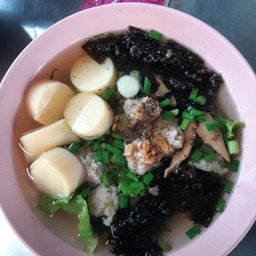 ต้มจืดเต้าหู้ หมูสับ สาหร่าย เห็ดหอม