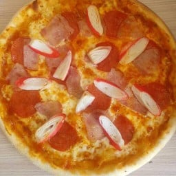 พิซซ่าหน้ามีทเลิฟเวอร์