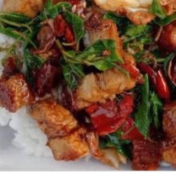 ข้าวกระเพราหมูกรอบ