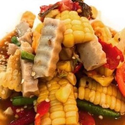 ตำไทยข้าวโพดปูหมูยอ