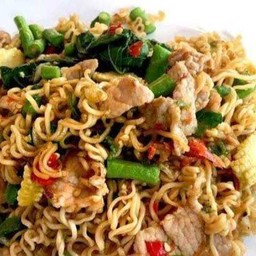 มาม่าผัดขี้เมา หมู