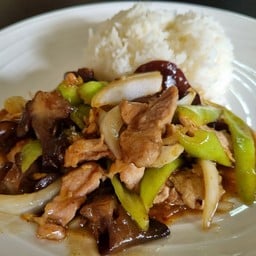 ผัดพริกหยวก ราดข้าว