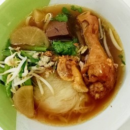 ร้านก๋วยเตี๋ยวไก่ตุ๋น ตลาดโต้รุ่งร่วมจิตร