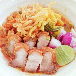 ข้าวซอยหมูกรอบ