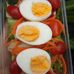 สลัดไข่ต้ม
