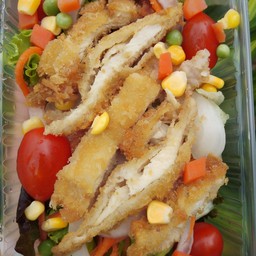 สลัดไก่ทอด