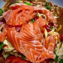 ส้มตำแซลมอน