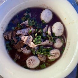 เจ้สุ ก๋วยเตี๋ยวเรือหมูตุ๋น-เนื้อตุ๋น -