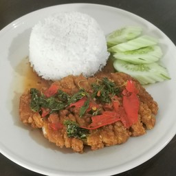 ข้าวกะเพราไก่กรอบ