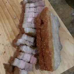 ข้าวหมูกรอบสุรินทร์