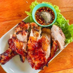 น่องไก่อบ น้ำจิ้มแจ่ว