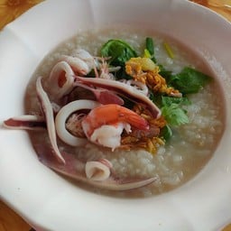 ข้าวต้มทะเล(หมึก+กุ้ง) มีถ้วยแถมให้นะค่ะ