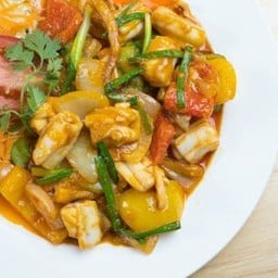 หมึกผัดไข่เค็ม ราดข้าว-