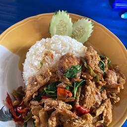 ไข่เจียวหมูสับผัดกะเพราราดข้าว