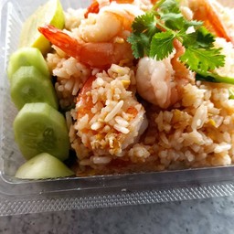 ข้าวผัดไข่กุ้งหมึก