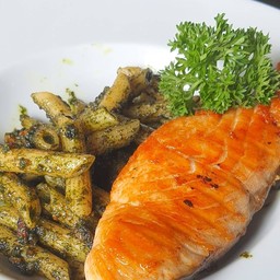 Penne Pesto Salmon เพนเน่เพสโต้แซลมอน