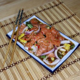ยำเนื้อบราวน์แซลมอน