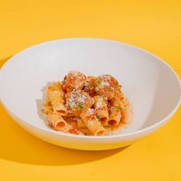 Meatball  rigatoni  pasta