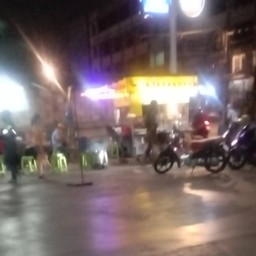 บะหมี่เกี๊ยว หน้าcjสามัคคี31 ปิ่นทองหน้าCJ หยุดทุกวันอาทิตย์